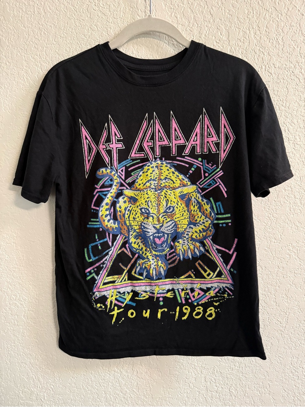 Def Leppard Women's Black Short Sleeve Graphic Tee - Neon Leopard Tour 1988
